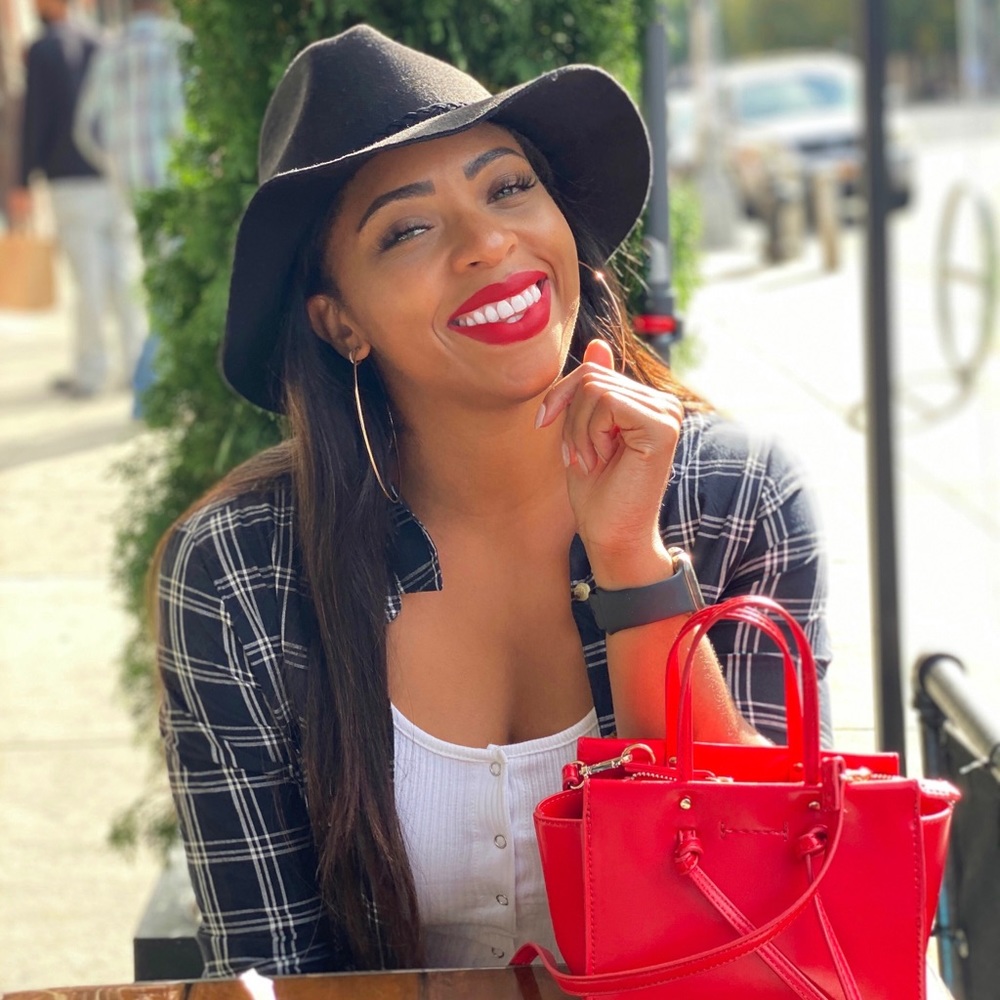 Meet your Posher, Elissa
